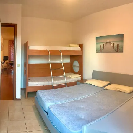 Solarium Pool * Μπιμπιόνε